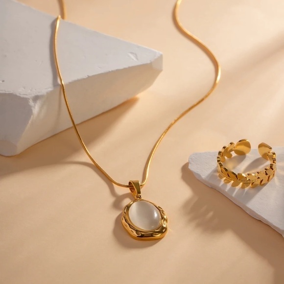 18k Gold Plated White Opal Stone Pendant Necklace - Picture 2 of 10